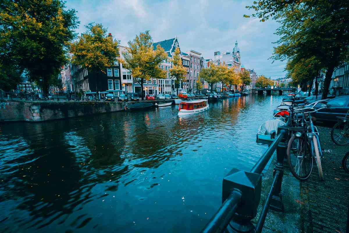 canal of amsterdam