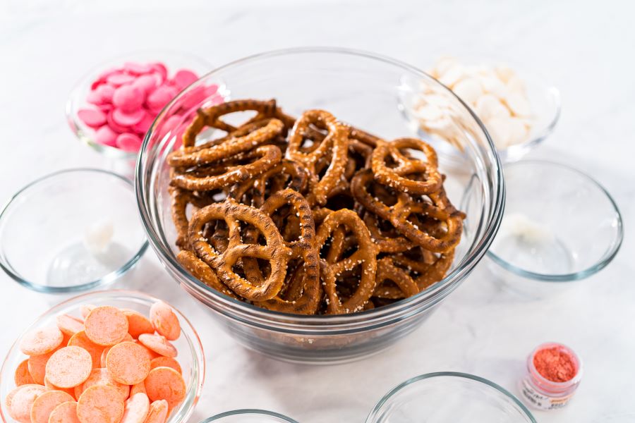 avoid eating pretzels and candies during dialysis diet