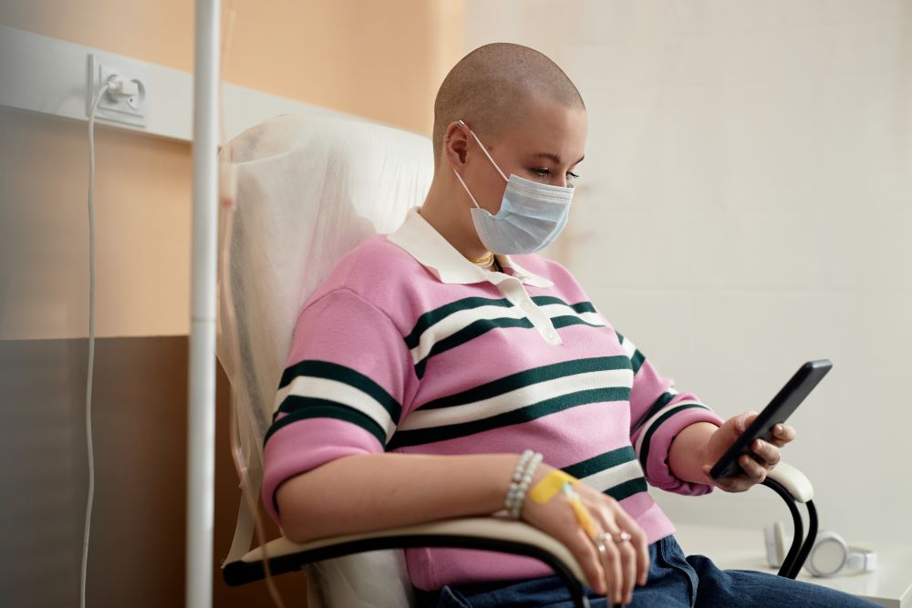 bald-woman-using-smartphone