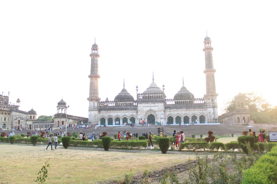 beautiful bara imambara in lucknow