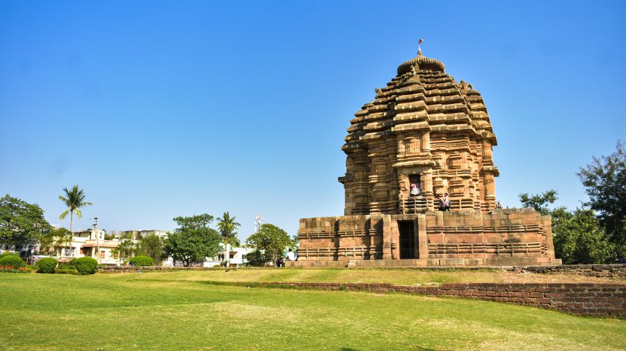 famous temples to visit in bhubaneshwar