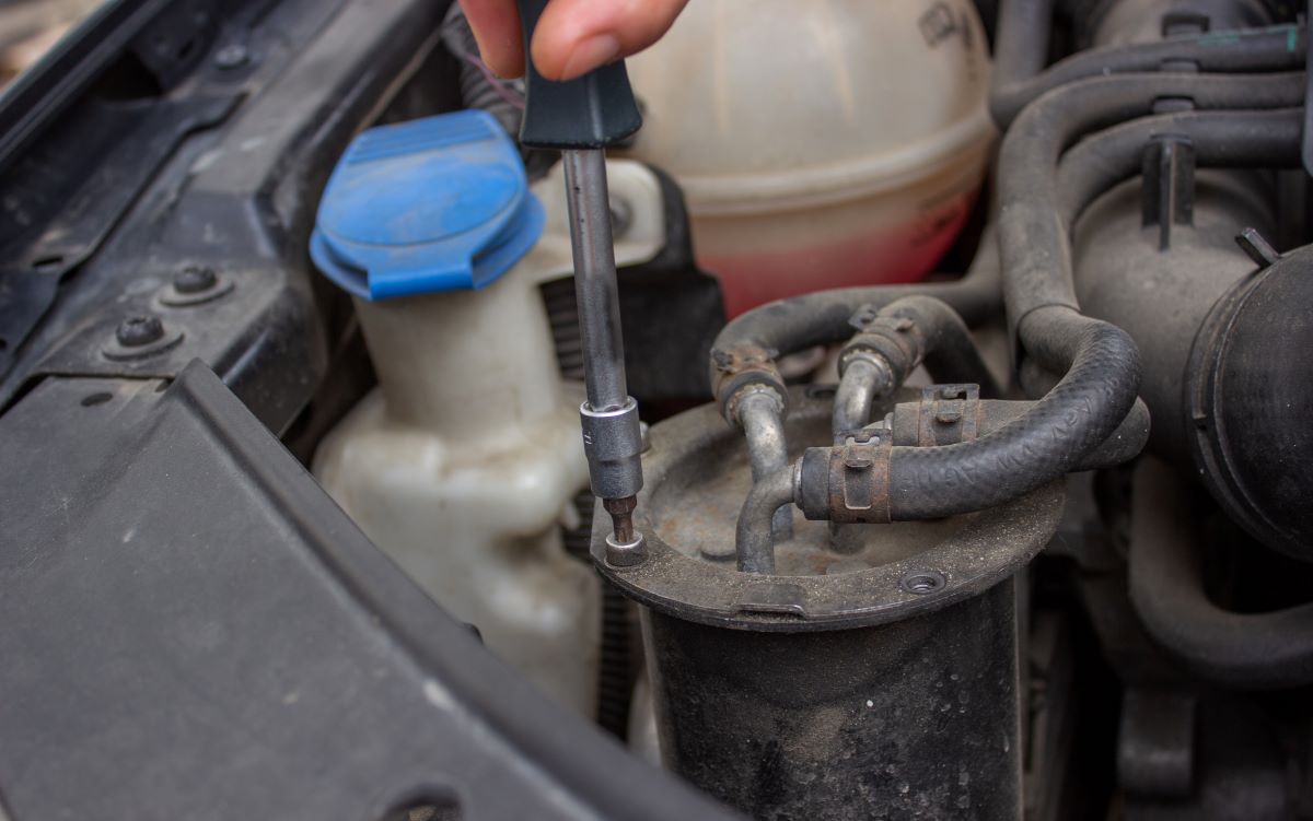 fuel filters replacement in cars