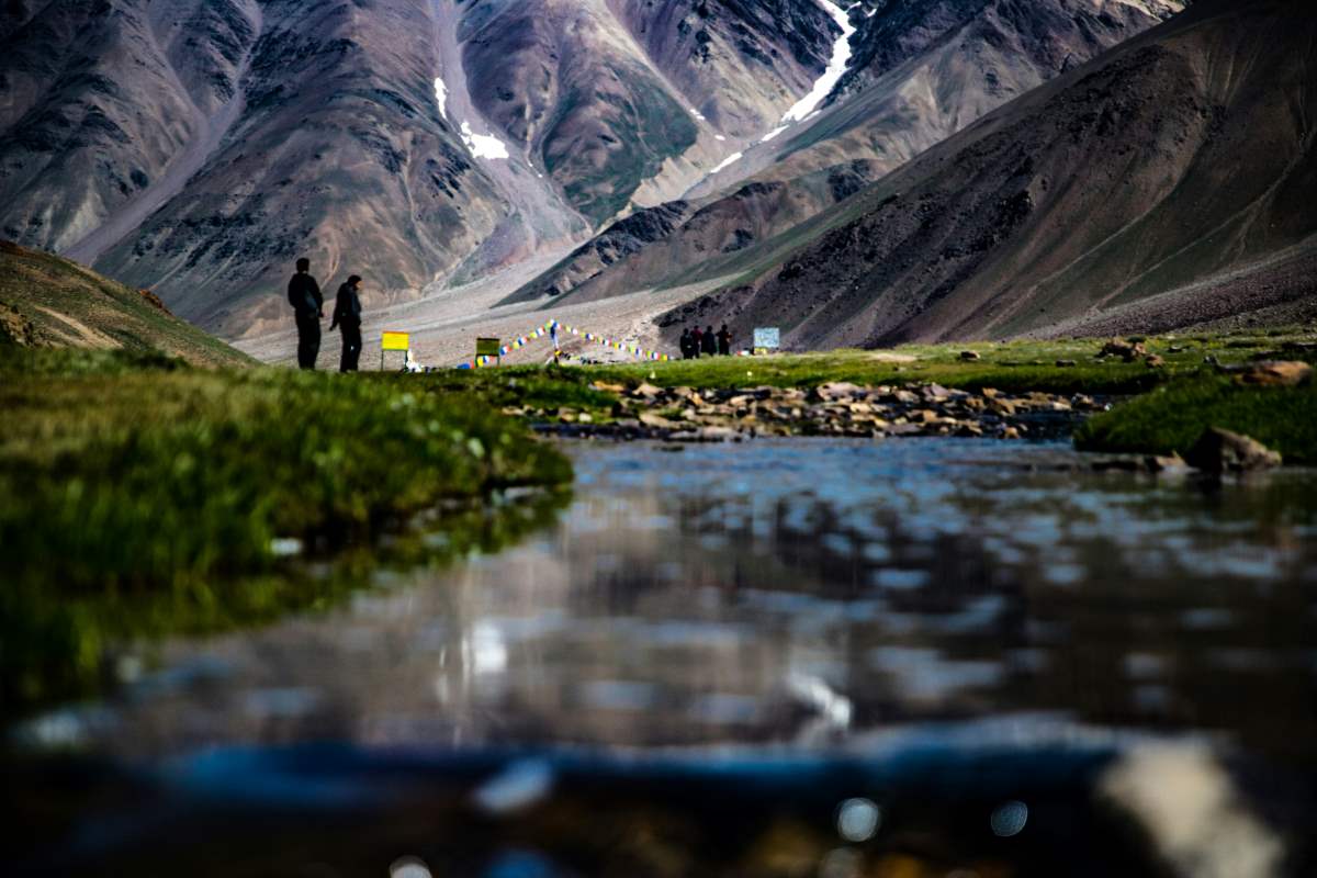 do the trekking in chandratal lake at himachal pradesh