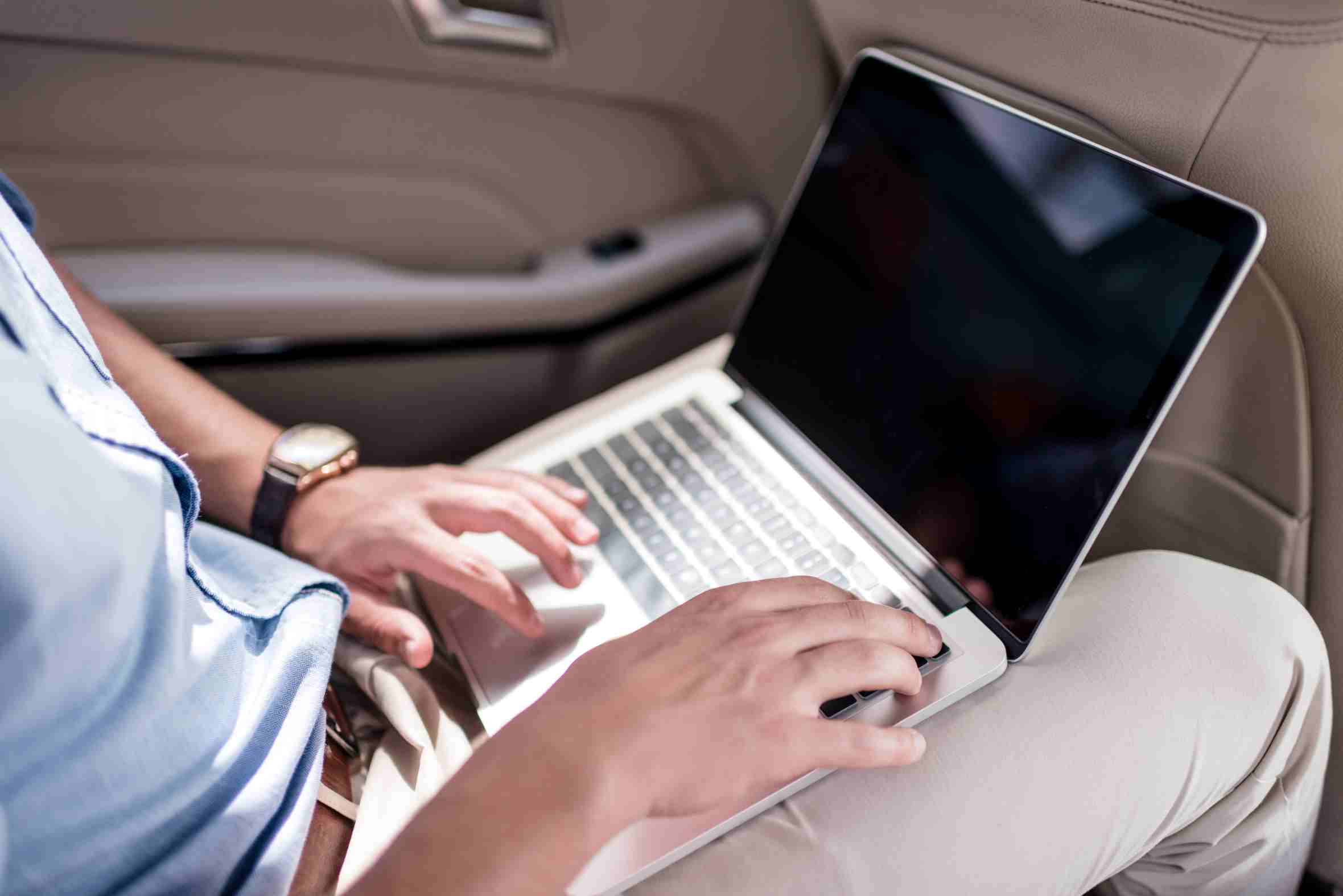 How to Charge Laptop in a Car