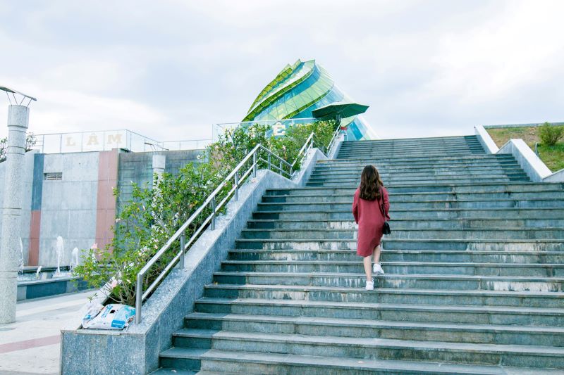 climbing-stairs