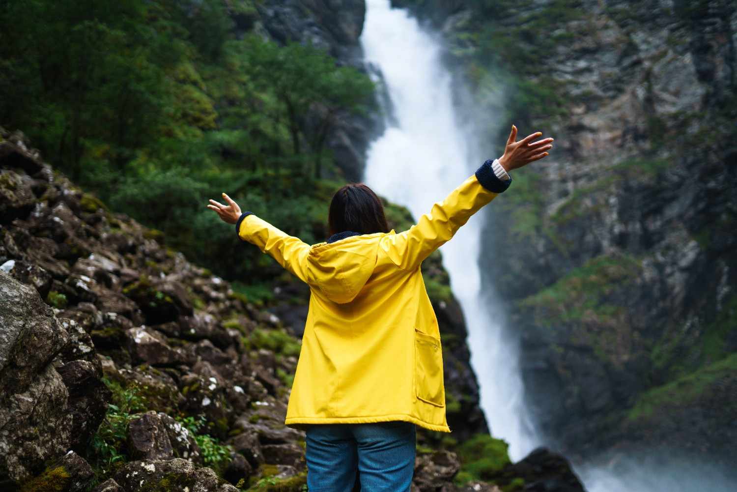 9 breath taking waterfalls in manali