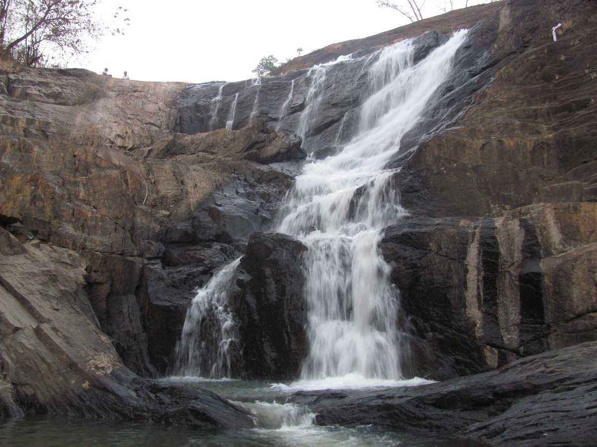 bamniya kund waterfall badgonda village