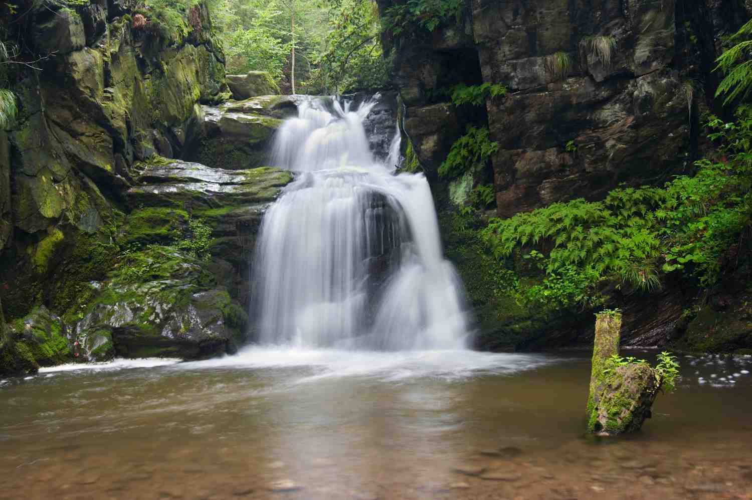 barati rau waterfall sandini chaur