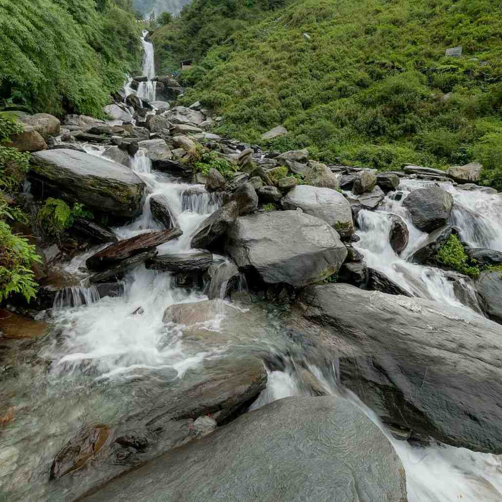 bhagsu waterfalls himachal pradesh