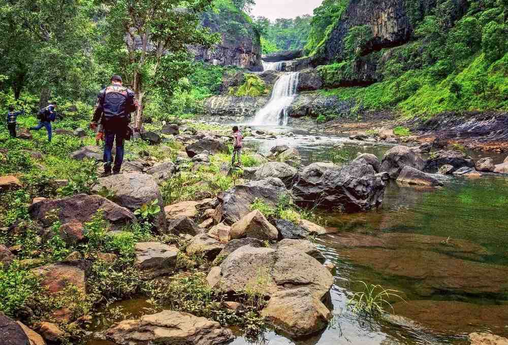 bhairav kund waterfall nahar jhabua village