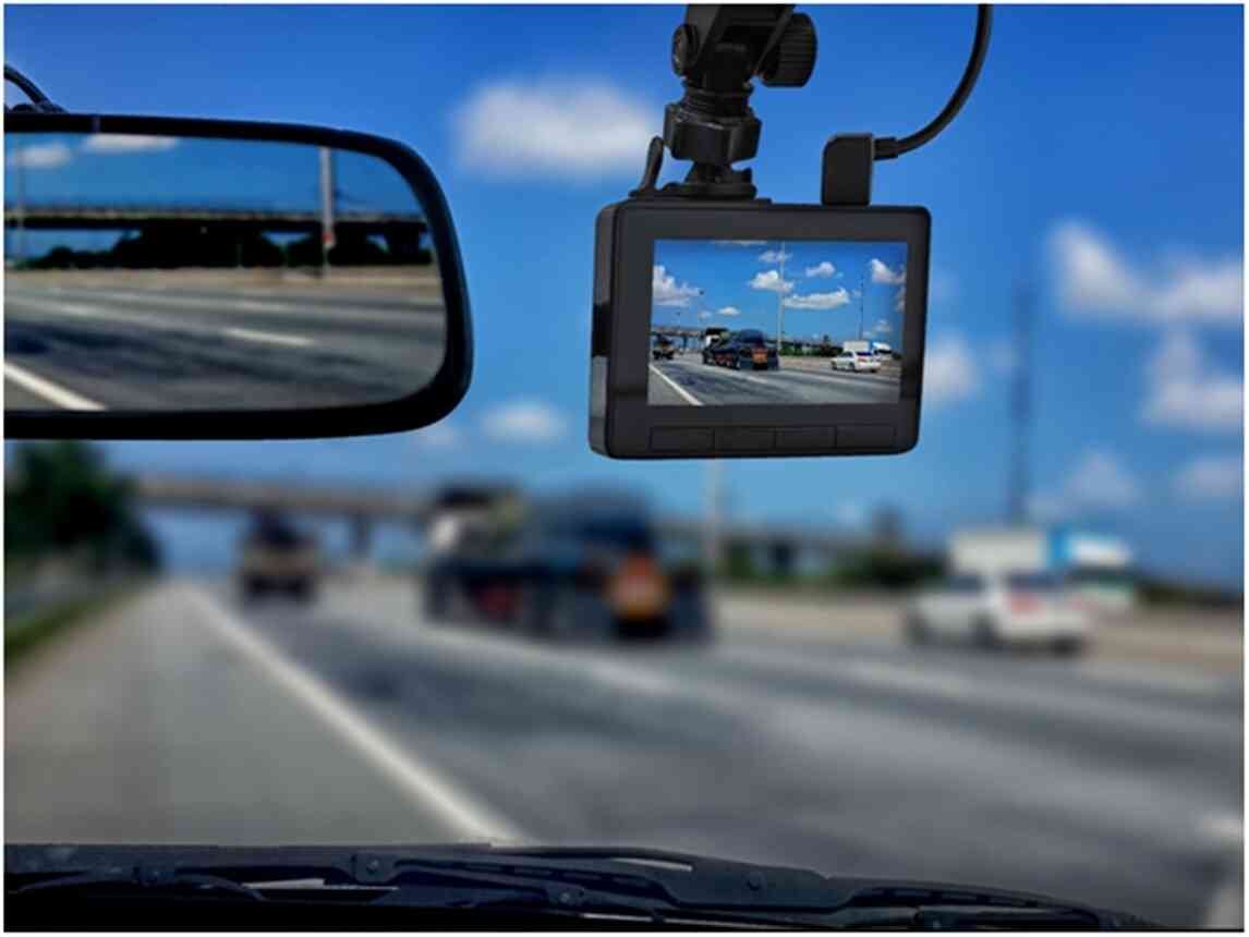 Advantages of Using a Car Dash Cam – All You Need to Know