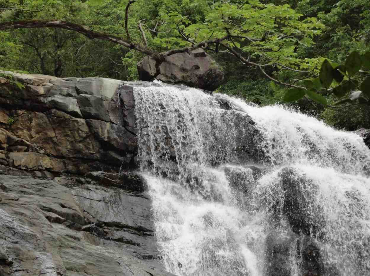 chincholi waterfalls mumbai