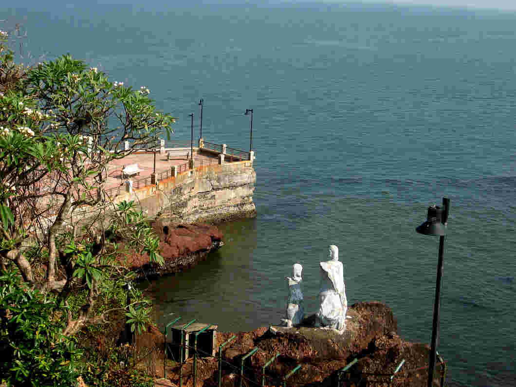 dona paula beach goa