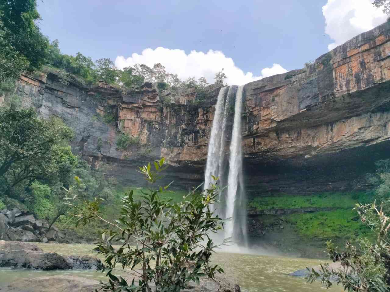 gidiya khoh waterfall shiwni village