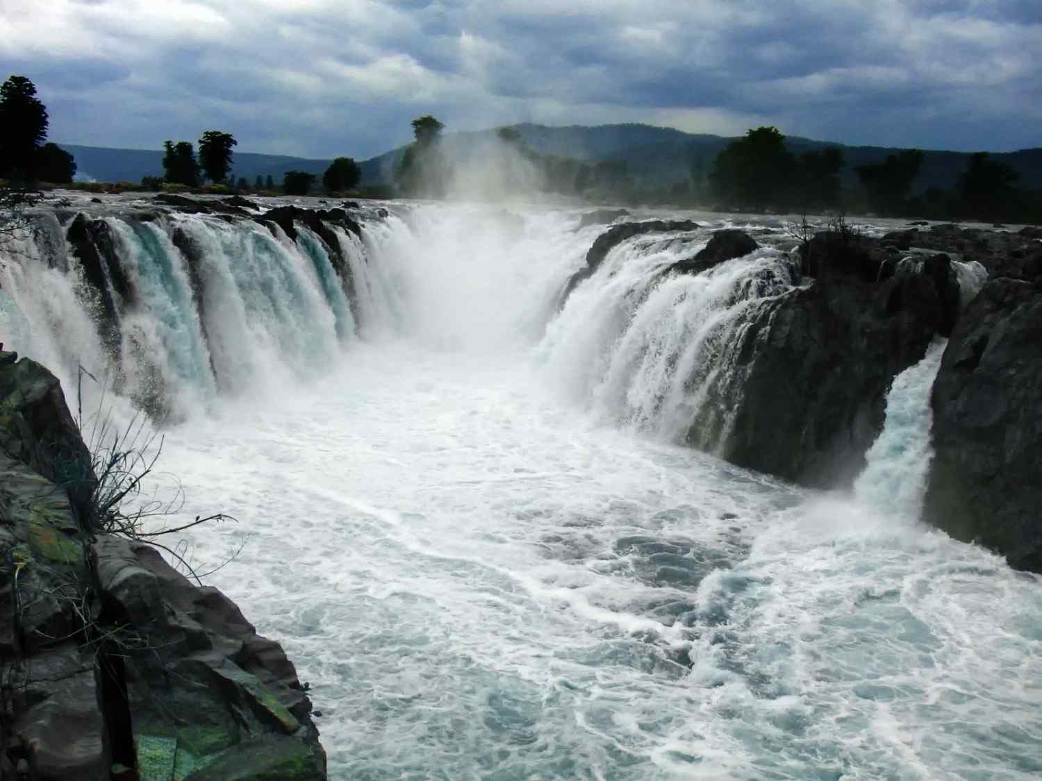 hogenakkal falls dharmapuri tamil nadu