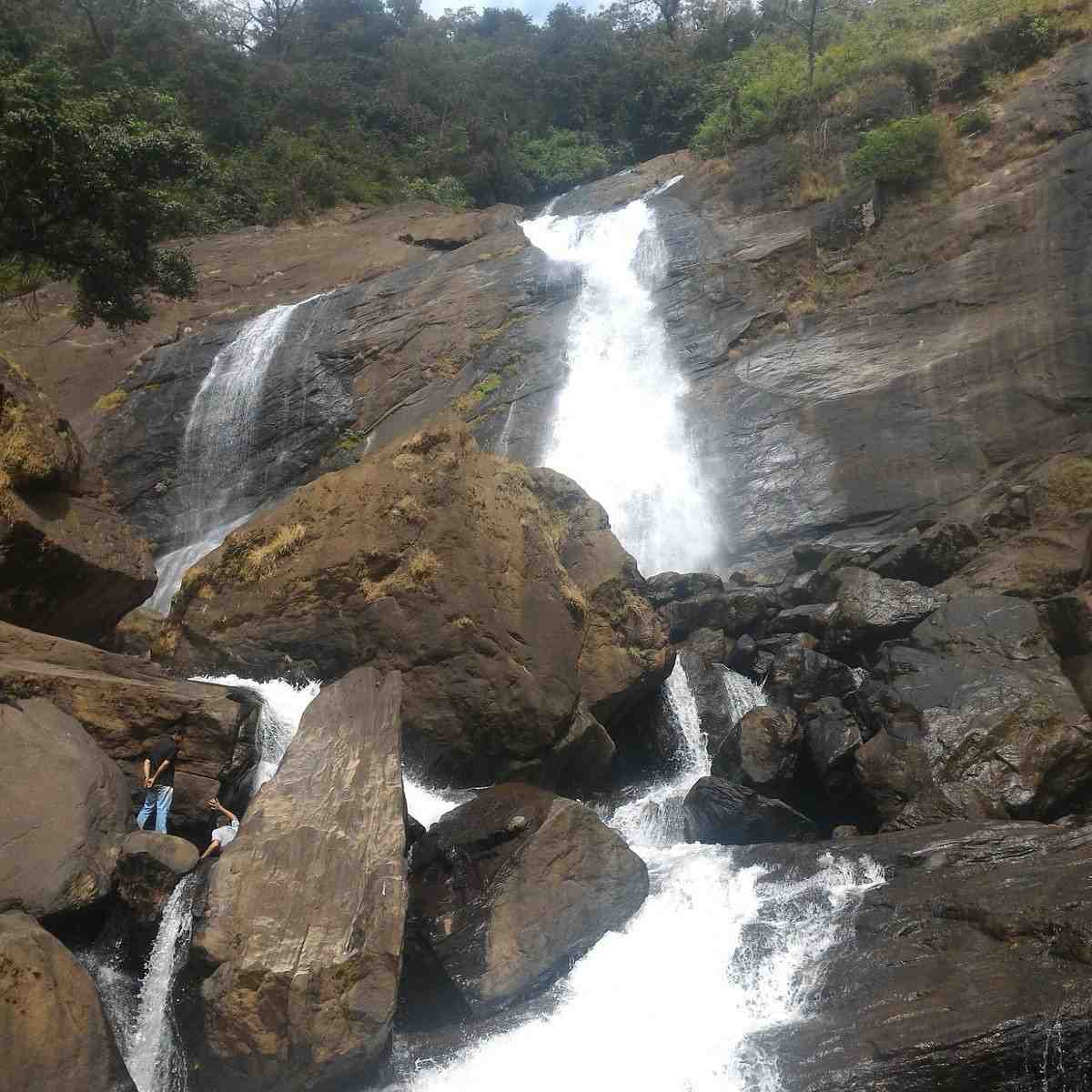 keezharkuthu falls idduki