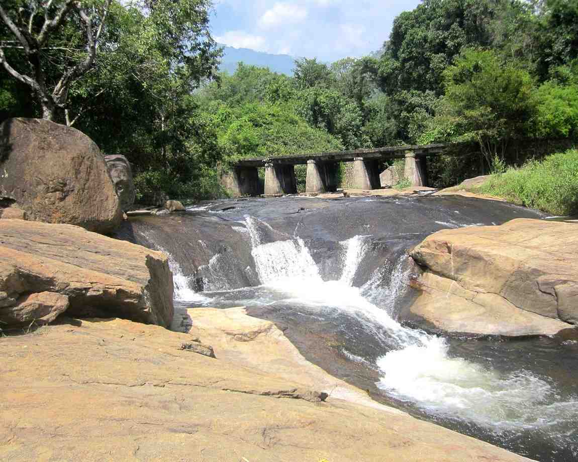 kumbakkarai waterfall theni