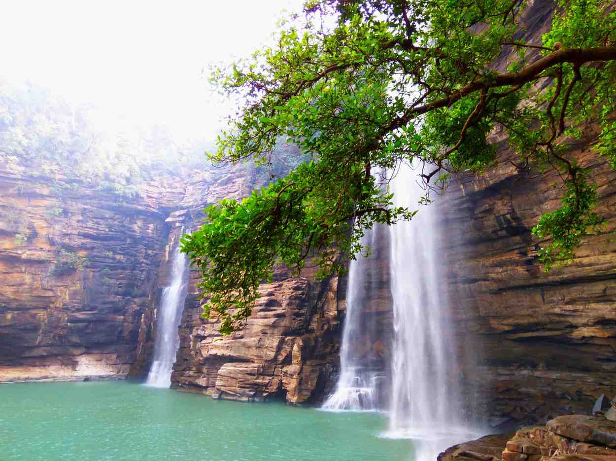 lakhaniya dari waterfalls