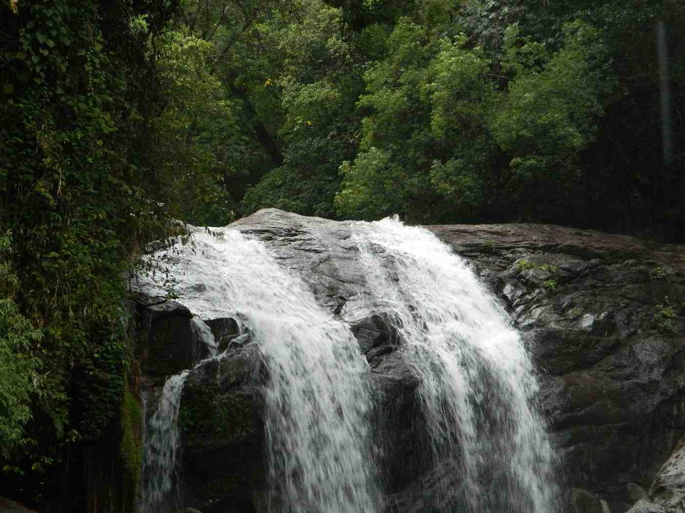 lakkam waterfalls marayoor