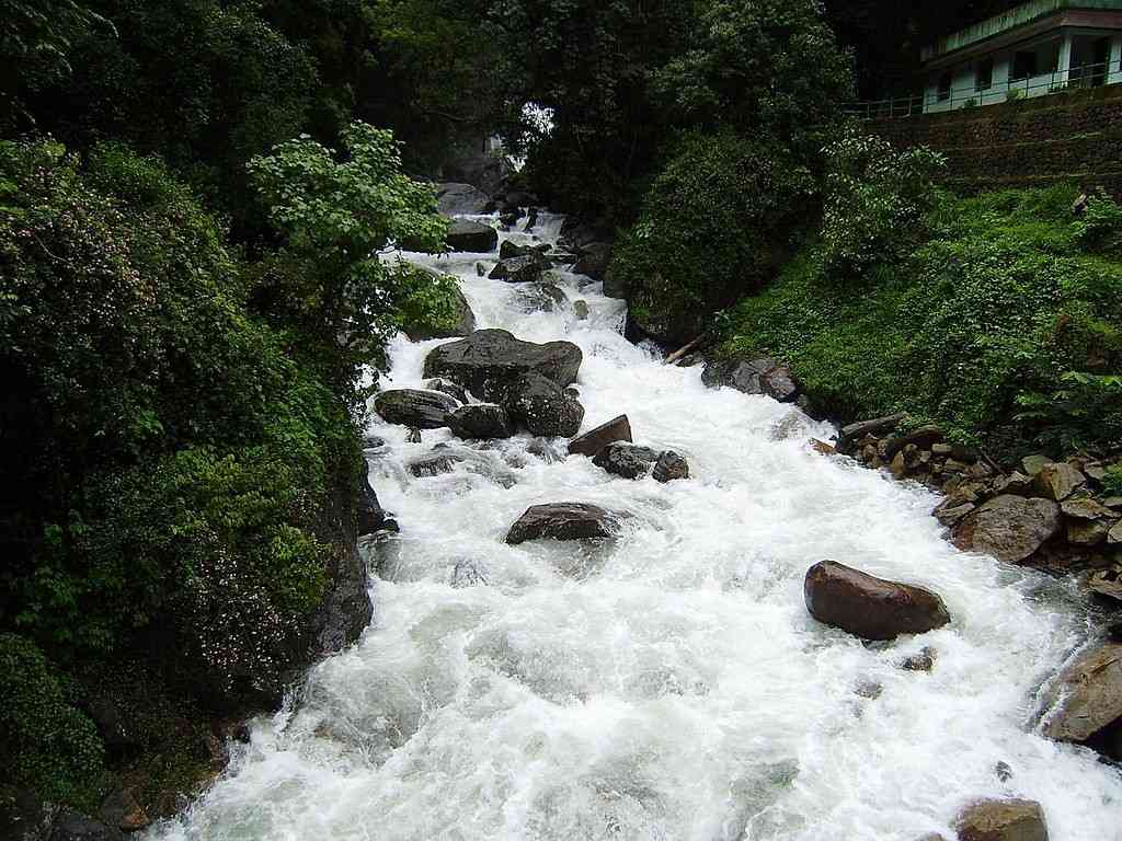 lakkom waterfall idukki