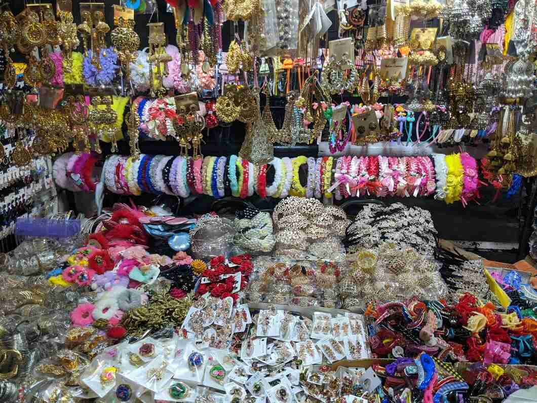 lal darwaja market