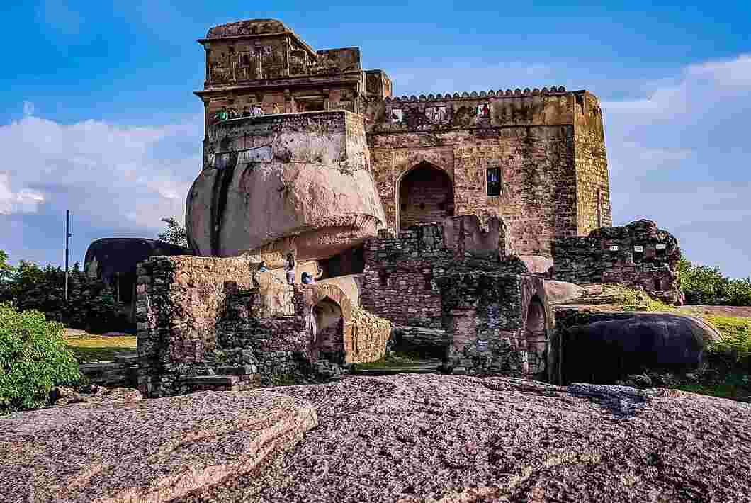 madan mahal fort