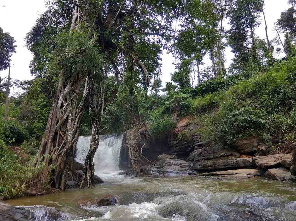 manjehalli waterfalls bugadahalli