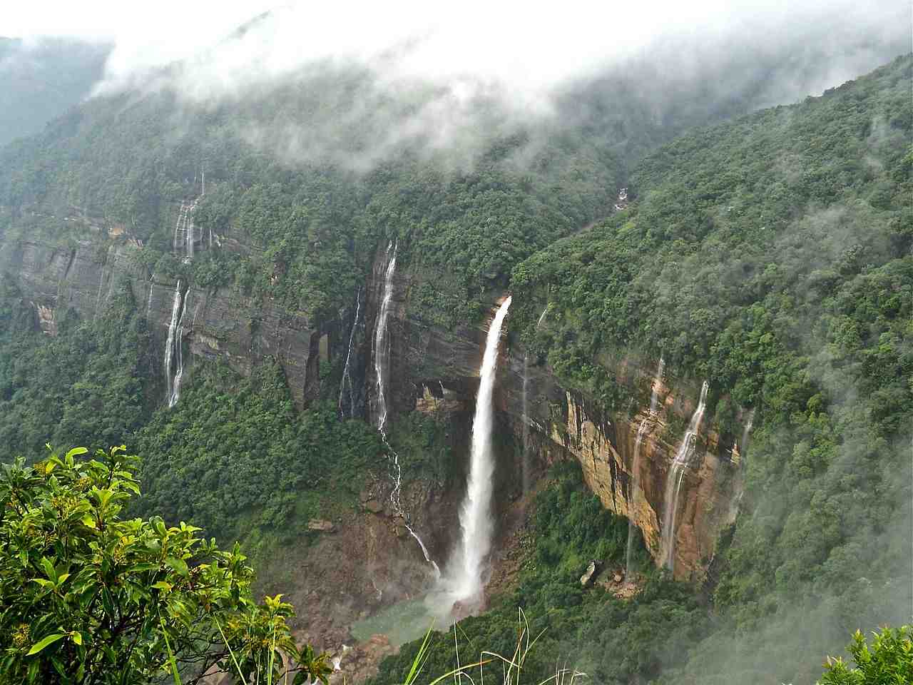 mawsmai falls meghalaya