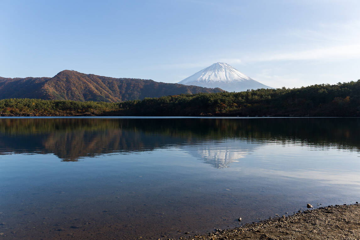 mount fuji from lake