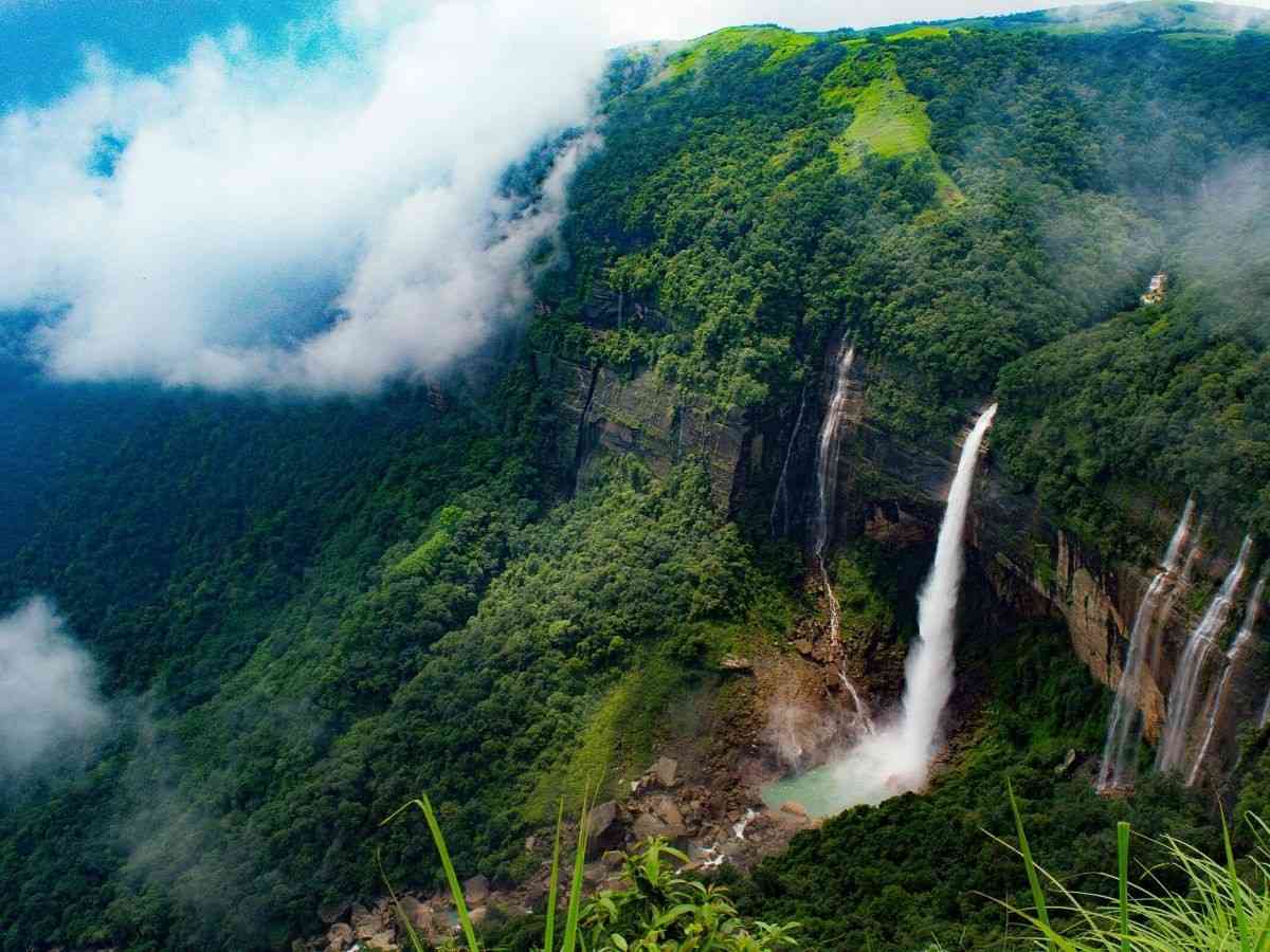 nohkalikai waterfall cherrapunji