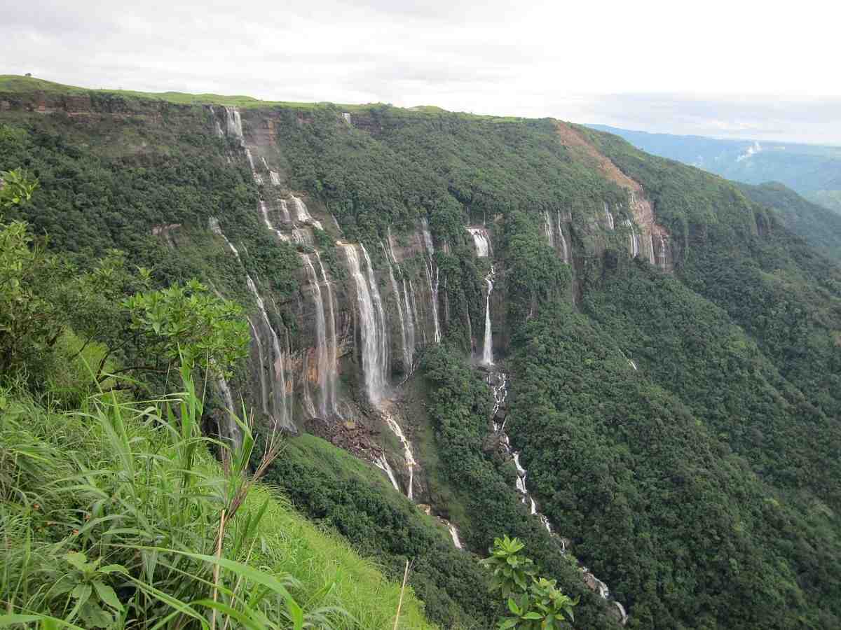 nohsngithiang falls meghalaya