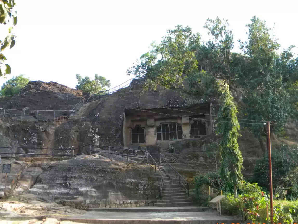 pandav caves mp