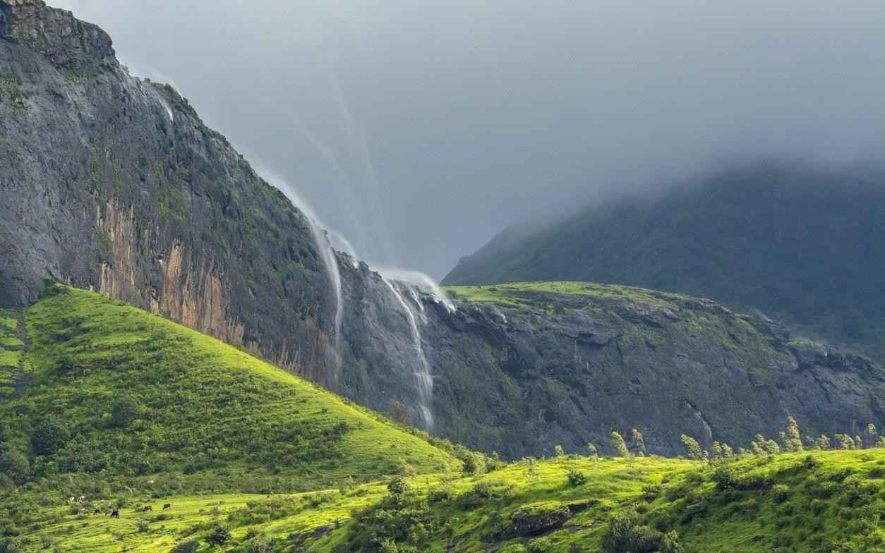 reverse waterfall naneghat