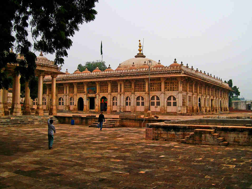 sarkhej roza ahmedabad