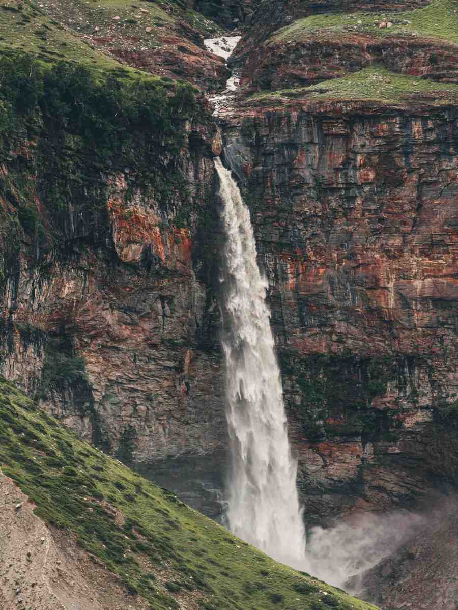 sissu waterfall lahual valley