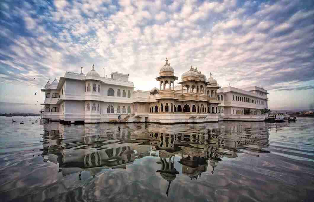 taj lake palace udaipur