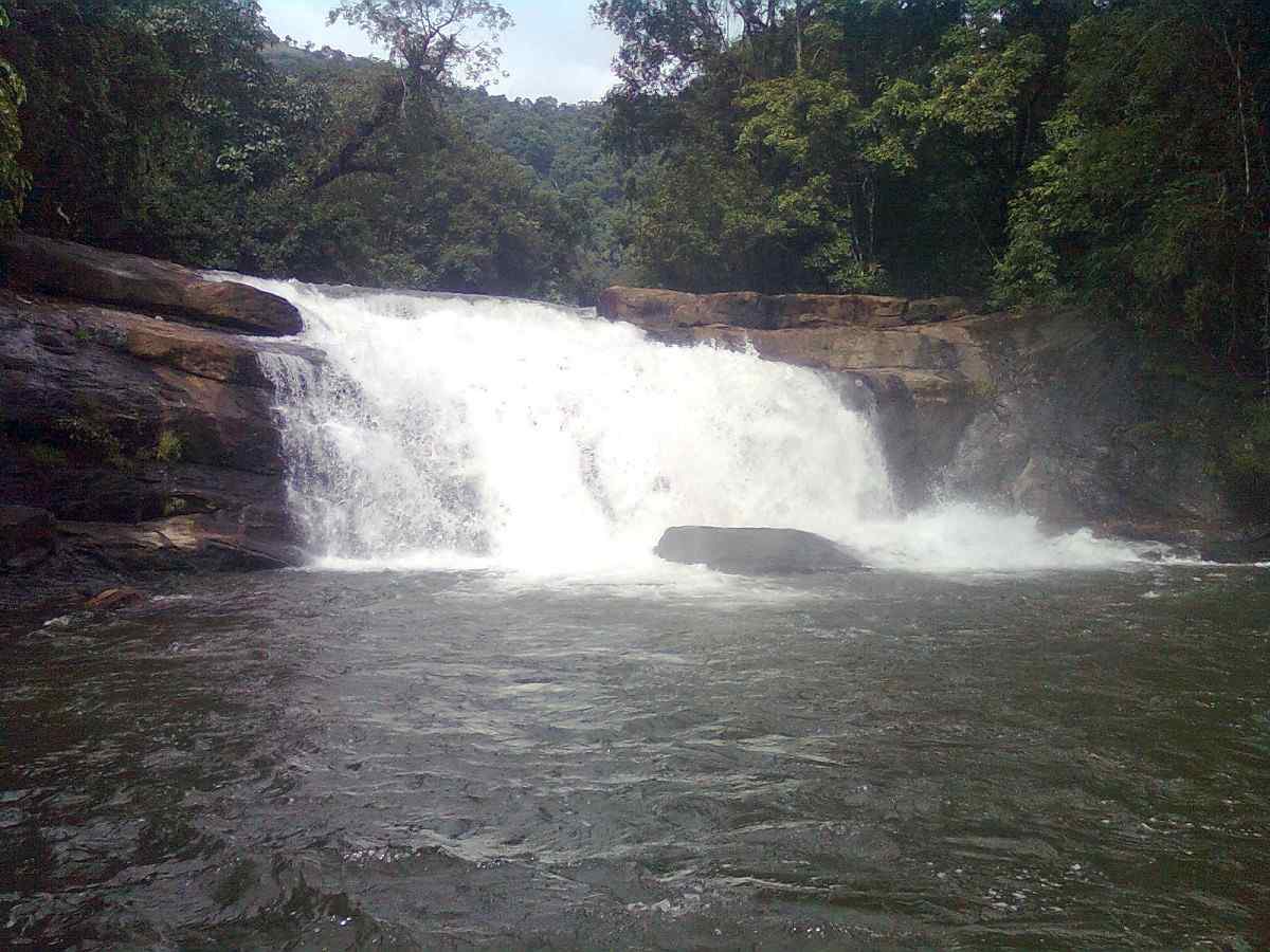 thommankuthu waterfall idukki