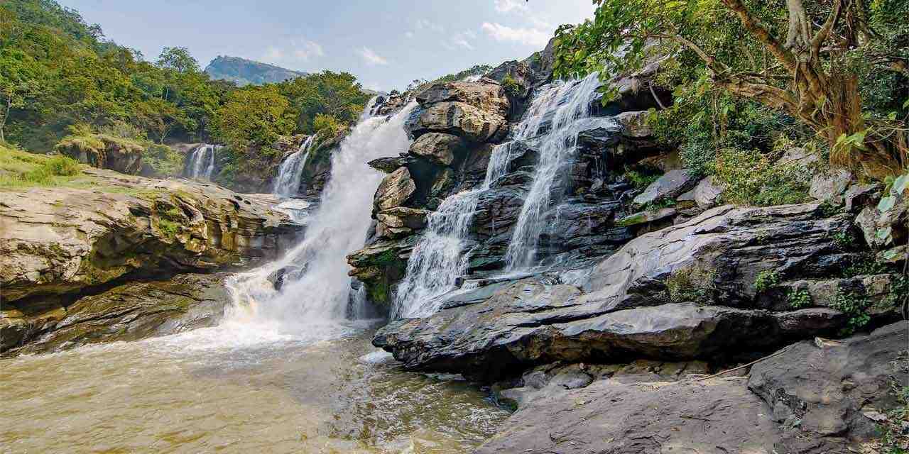 thoovanam waterfall marayoor