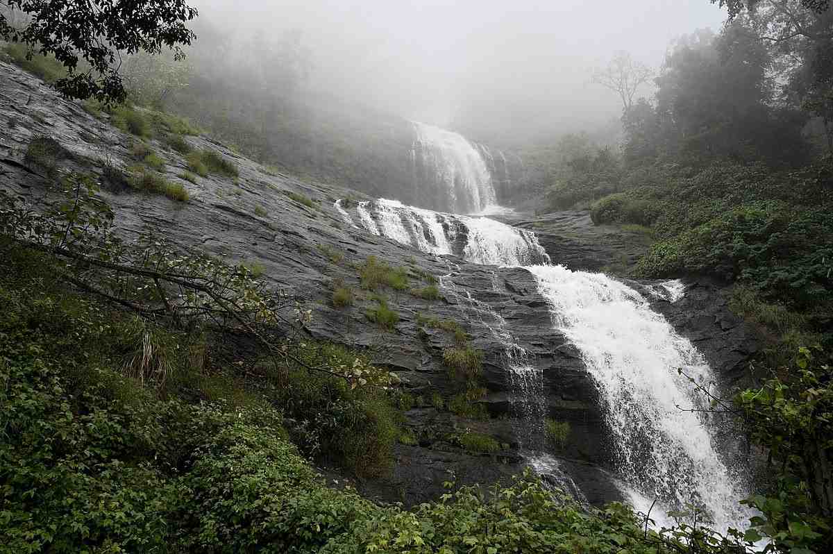 valara waterfall adimaly