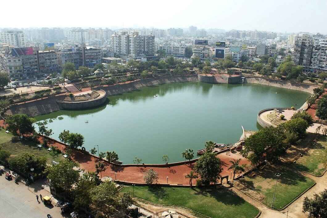 vastrapur lake