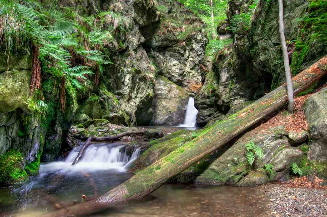 yeoor waterfall upvan thane district of mumbai