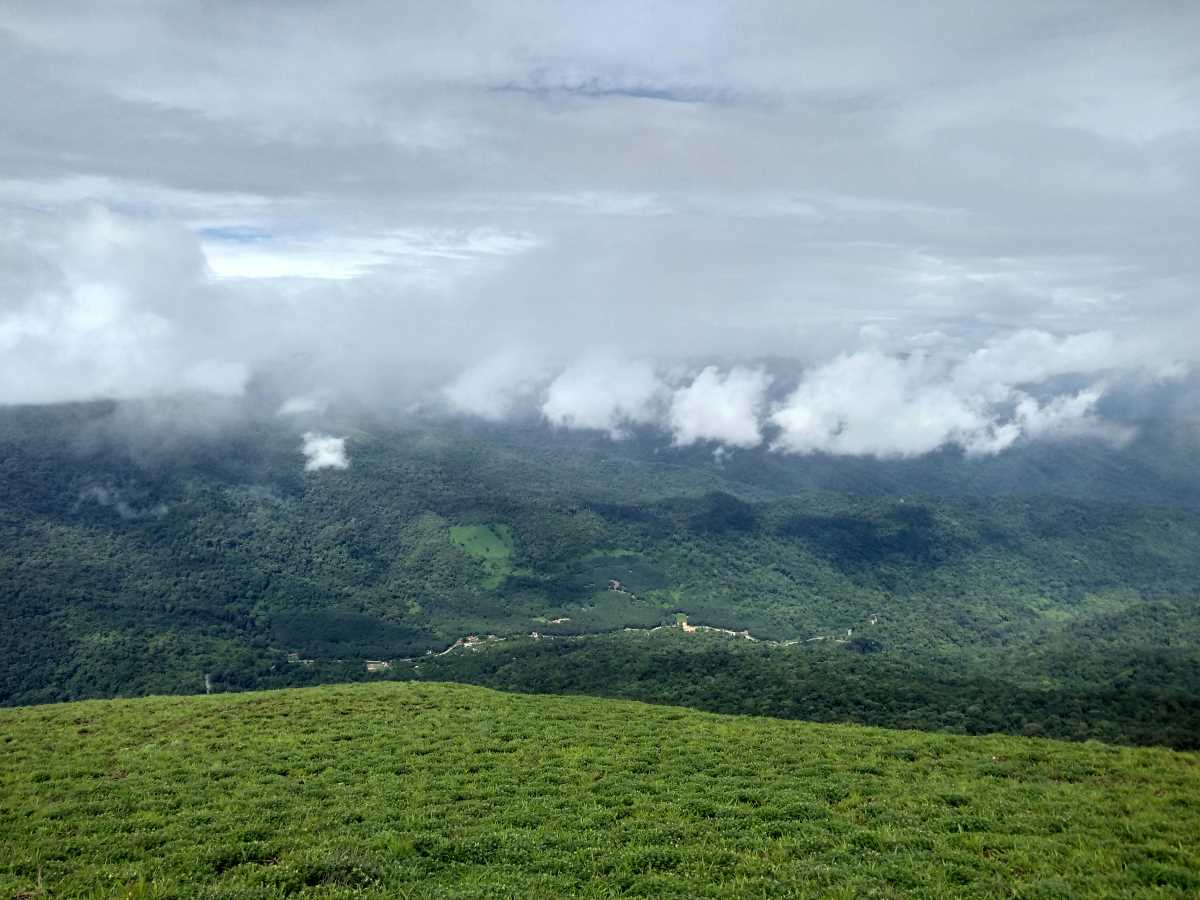 visit coorg hill station and enjoy the beauty of its landscapes and coffee plantations