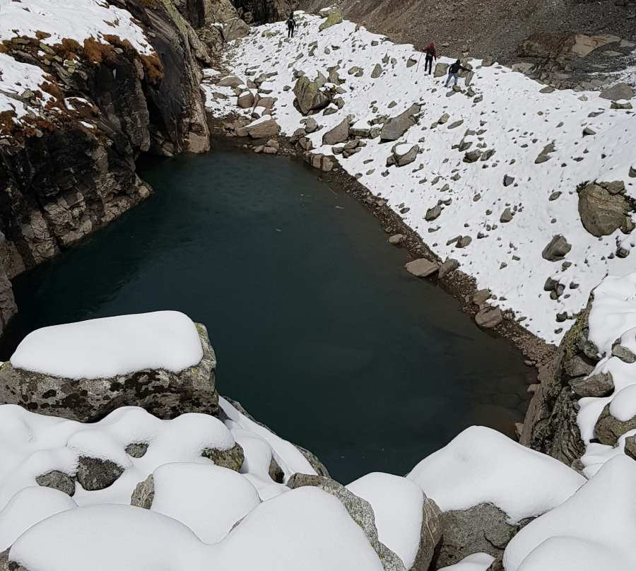 have the beautiful trekking experience in deo tibba pass trek with your loved ones.