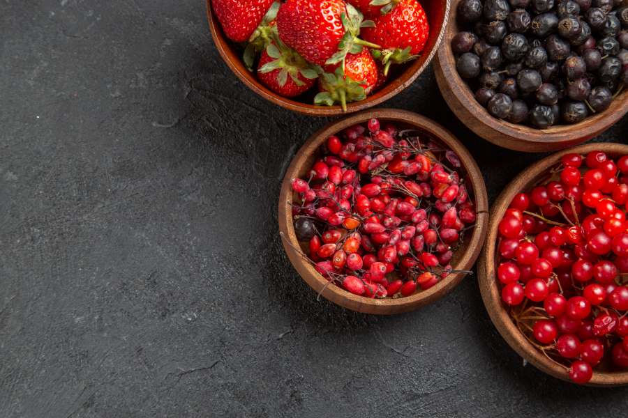 take berries during stomach ulcer