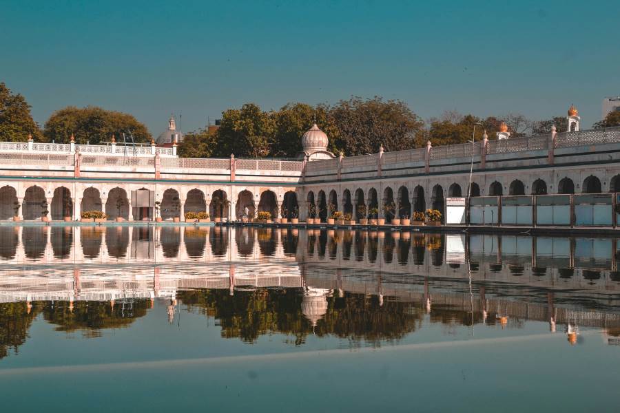 famous gurudwaras to visit in delhi