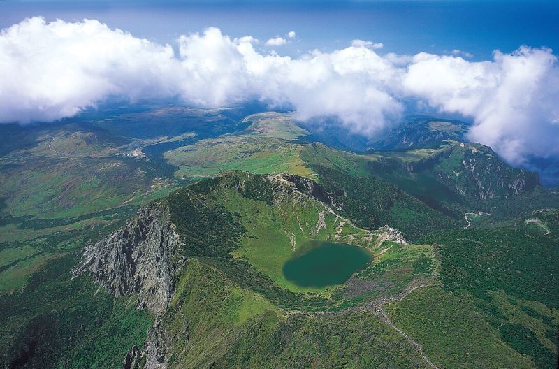 hallasan-national-park-jeju-island