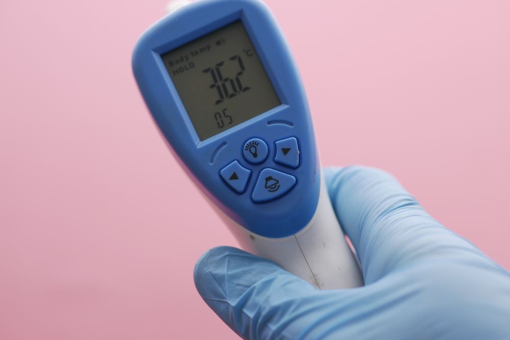 hand-holding-infrared-thermomete