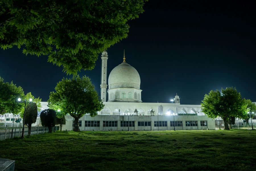 hazratbal mosque in kashmir