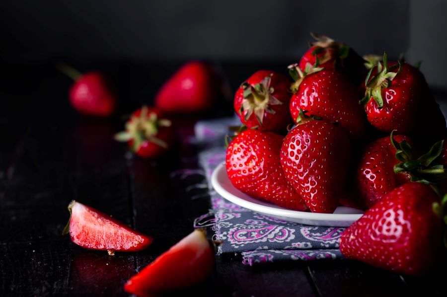 advantages of eating strawberry daily