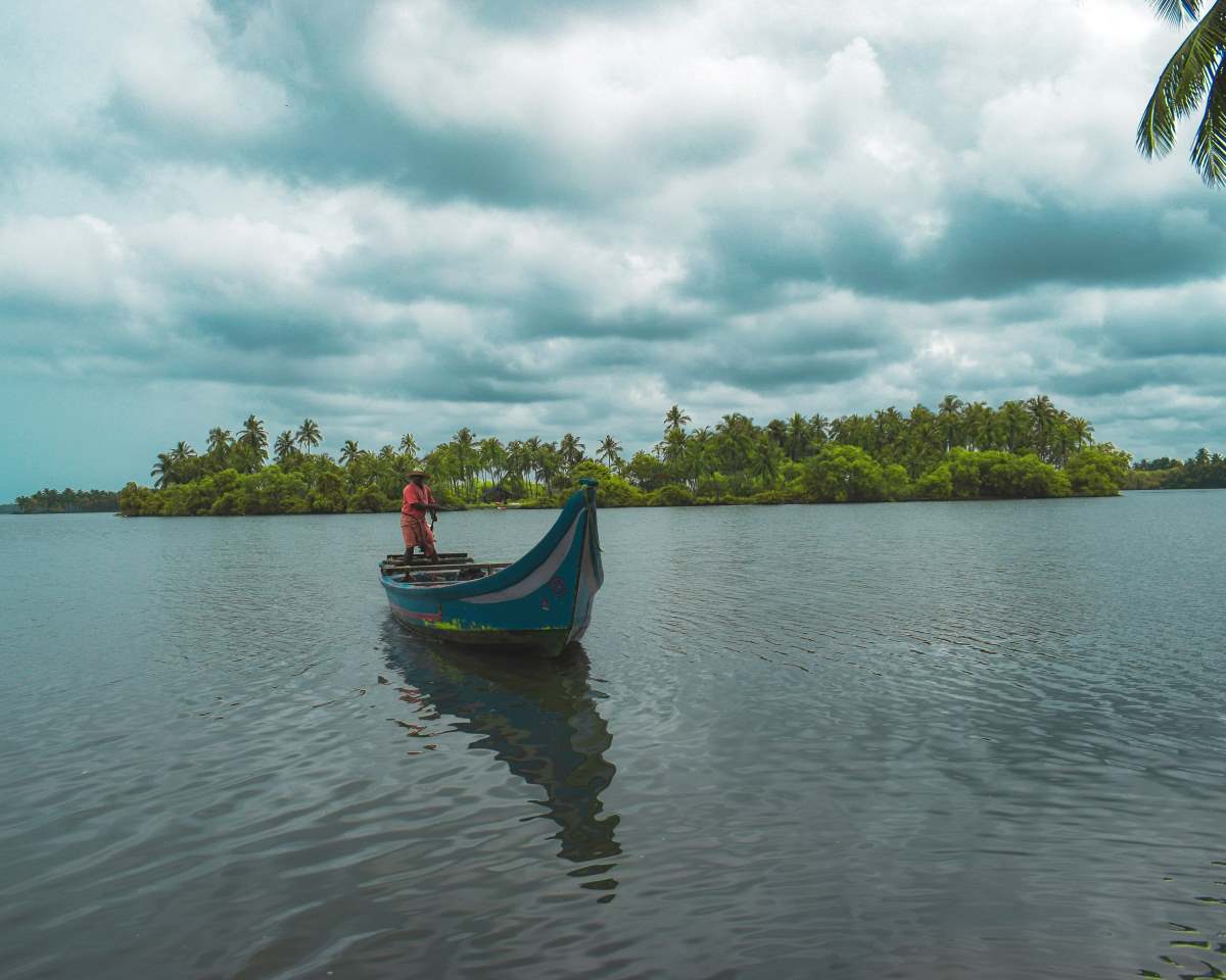 plan your trip to kannur to enjoy the malabar cusines and forts with families and friends